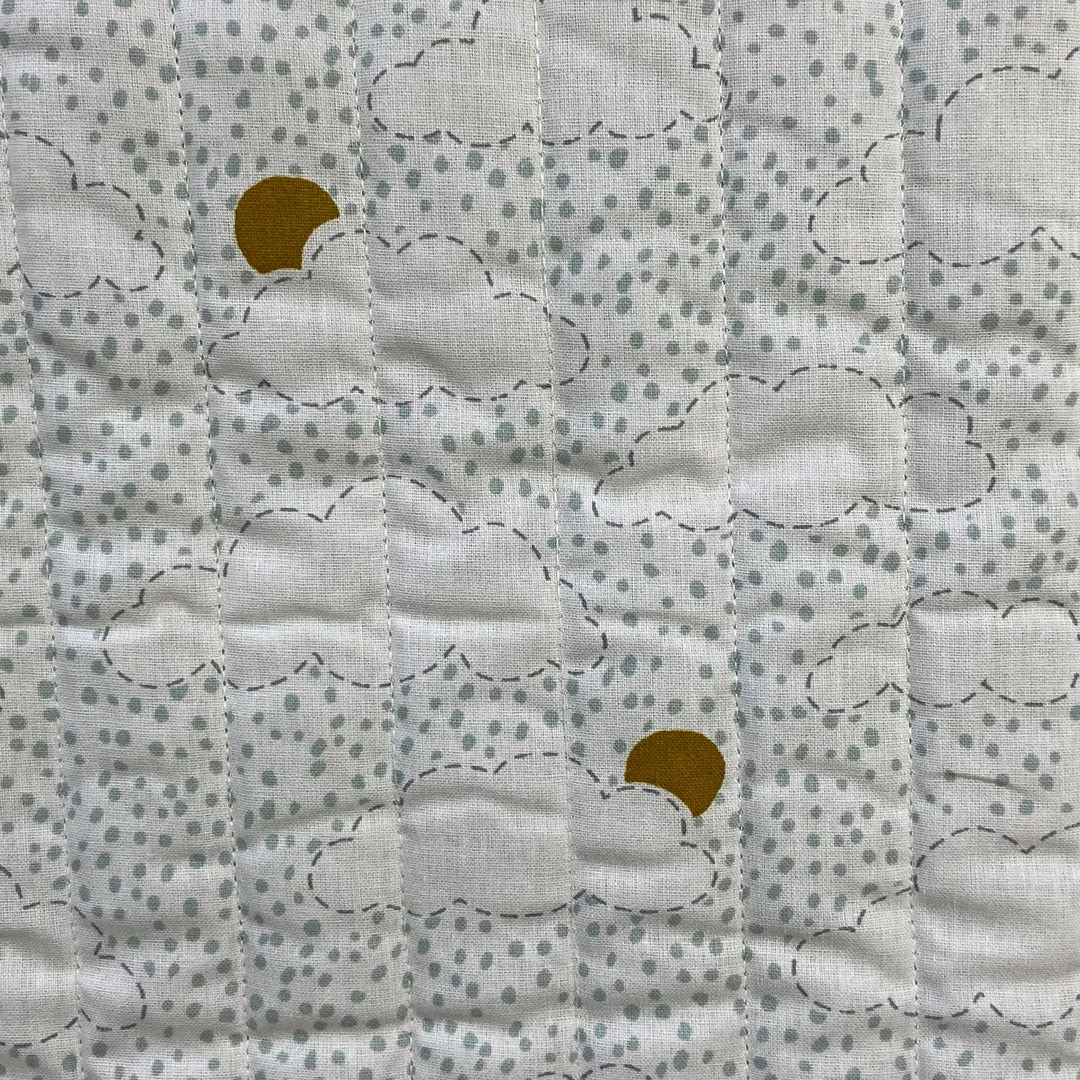 Coupon Tissu coton matelassé réversible pour enfants, Wazou Noug Vert de gris/Blanc 130x150cm