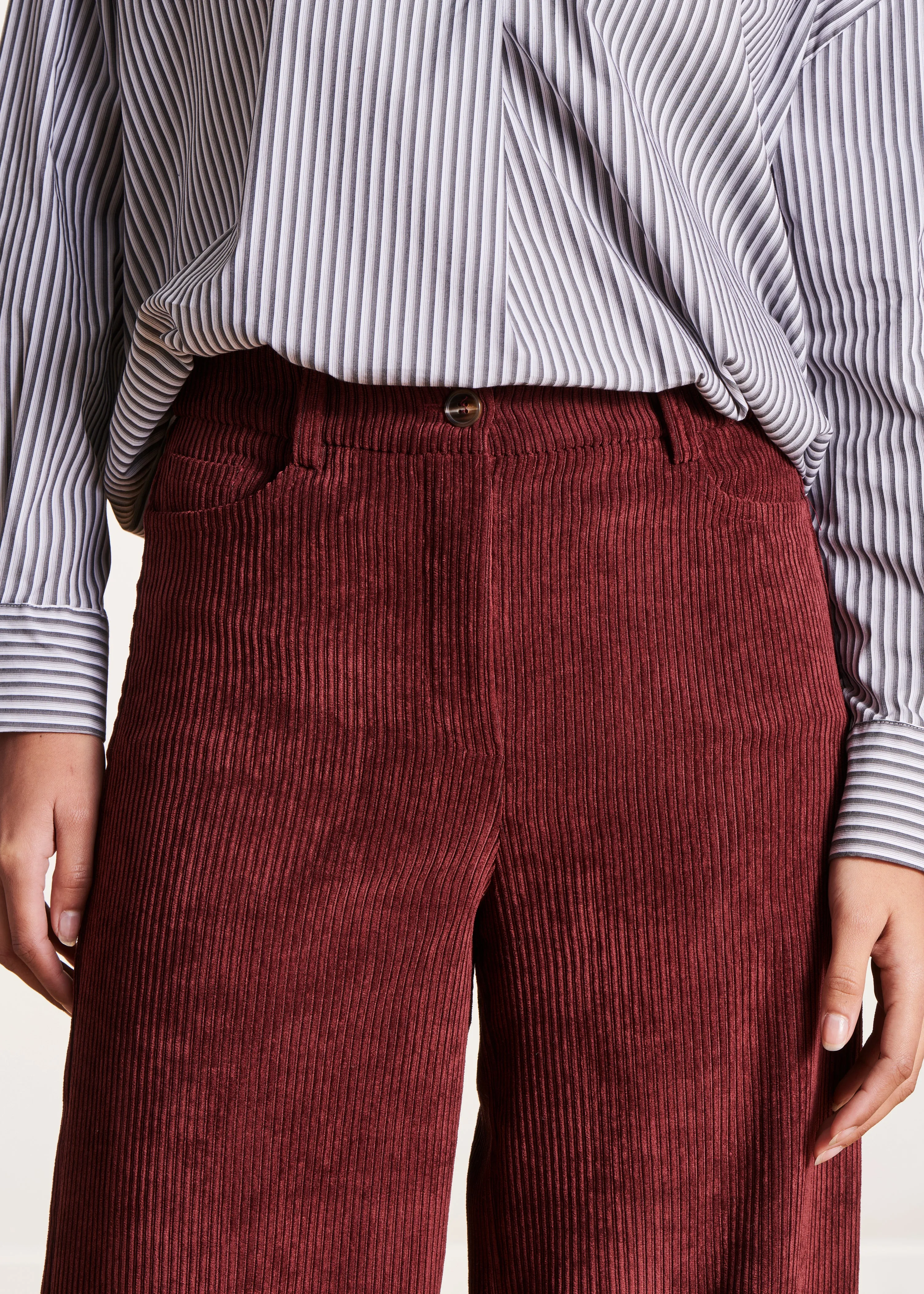 Pantalon large en velours bordeaux