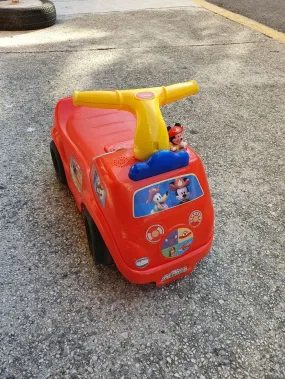 Petite voiture porteur rouge camion pompier mickey disney - Disney | Beebs